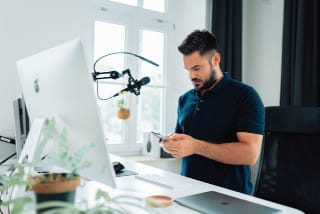 Man sitting typing on a phone